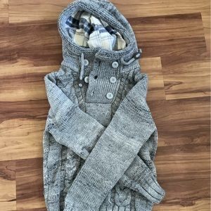 Gray heavy sweater with pattern hoodie, small